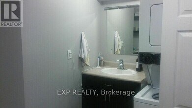 31 Matterdale Ave in Brampton, ON - Building Photo - Building Photo