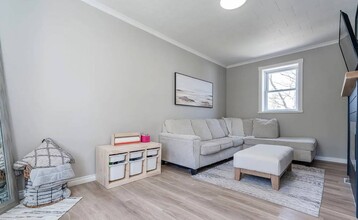5 Brule St in Penetanguishene, ON - Building Photo - Building Photo