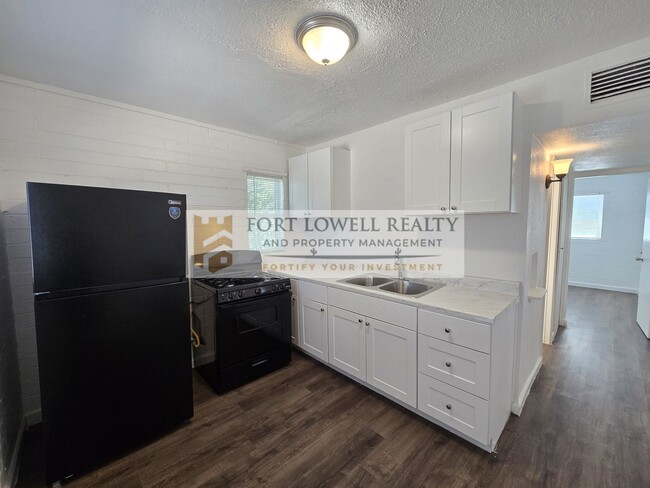 property at 3049 E Proctor Vista