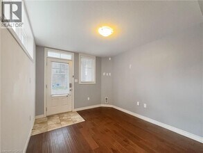 14 Whaley Ln in Hamilton, ON - Building Photo - Building Photo