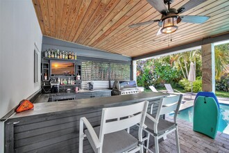 2725 NE 35th Ct in Fort Lauderdale, FL - Foto de edificio - Building Photo