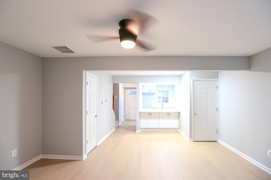 14470 Cool Oak Ln in Centreville, VA - Building Photo