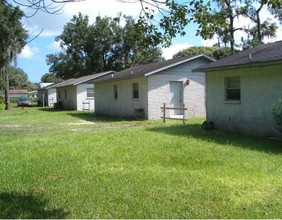 4841-4843 20th St in Zephyrhills, FL - Building Photo - Building Photo