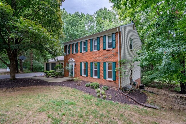 10409 Adel Rd in Oakton, VA - Building Photo - Building Photo