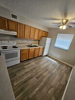 Hillview Manor in Louisville, KY - Building Photo