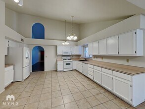 10487 N Fairway Vista Ln in Tucson, AZ - Building Photo - Building Photo