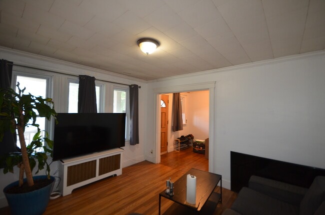 222 N Harvard St, Unit 1