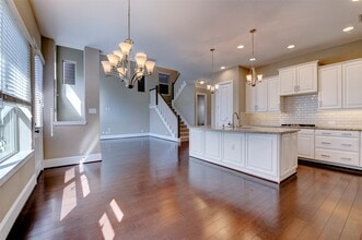 8825 Ashbloom Ln in Houston, TX - Building Photo - Building Photo