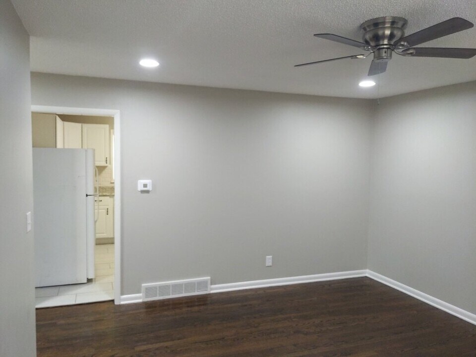 145 S Oxford Ave in Independence, MO - Building Photo