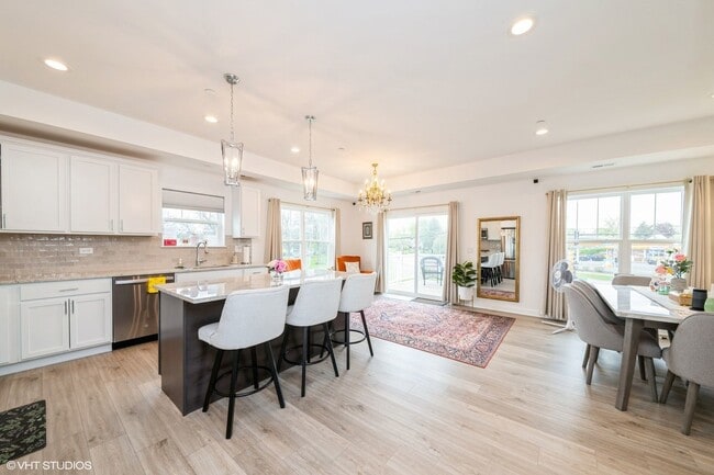 277 Masters Dr in Addison, IL - Building Photo - Building Photo