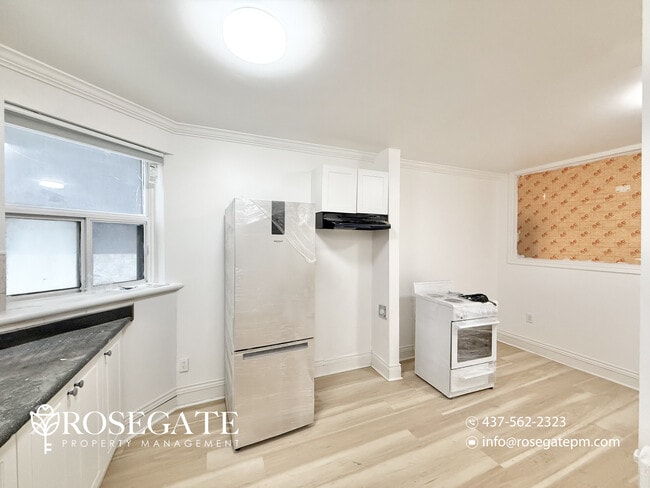 113 Vaughan Rd in Toronto, ON - Building Photo - Building Photo