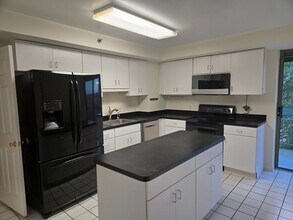 5450 Whitley Park Ter, Unit 912 in Bethesda, MD - Building Photo - Building Photo
