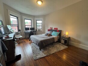 1855 Beacon St, Unit 2 in Brookline, MA - Building Photo - Building Photo