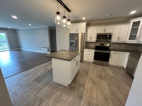 208-208 Shakespeare Dr in Stratford, PE - Building Photo - Building Photo