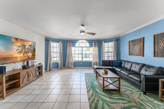 2040 Royal Bay Blvd in Kissimmee, FL - Building Photo - Building Photo