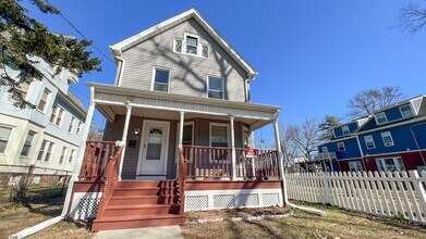 26 W Raymond St in Hartford, CT - Foto de edificio - Building Photo