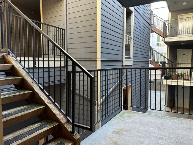 9057 Greenwood Ave N in Seattle, WA - Building Photo - Building Photo