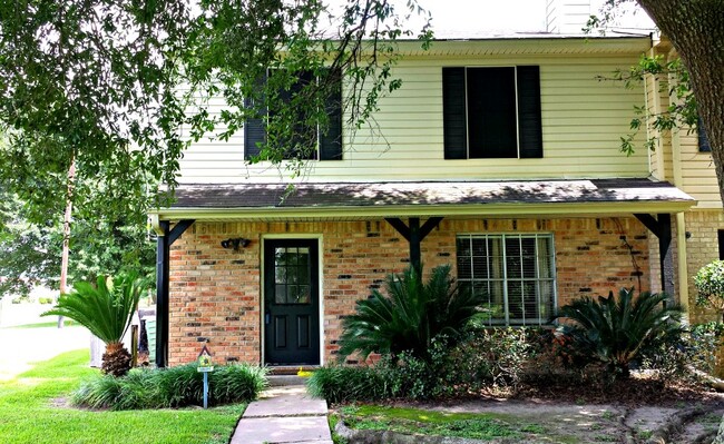 8990 Glen Meadow Ln in Beaumont, TX - Foto de edificio - Building Photo