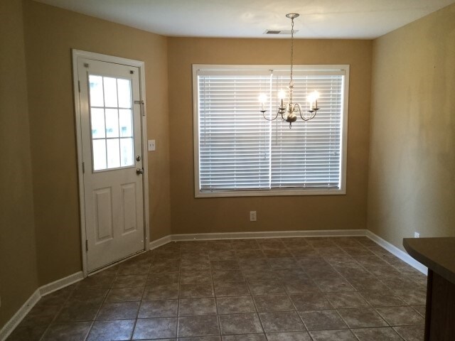 1004 Hendricks Ct in Clarksville, TN - Building Photo