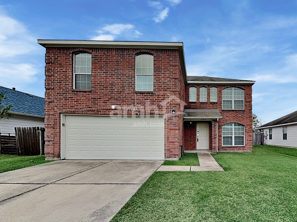 3903 Dogwood Tr in Baytown, TX - Building Photo