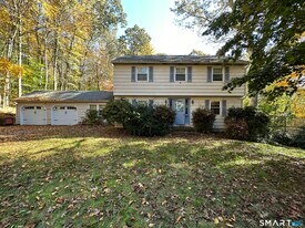 26 S Glenwoods Rd in Ledyard, CT - Building Photo