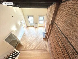 331 W 18th St in New York, NY - Building Photo