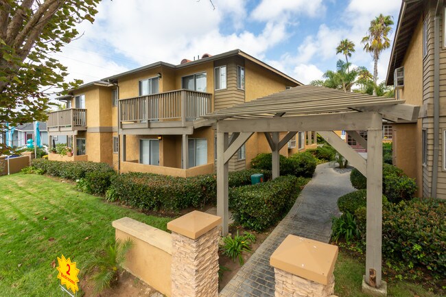 Elan Sandcastle Shores in Carlsbad, CA - Foto de edificio - Building Photo