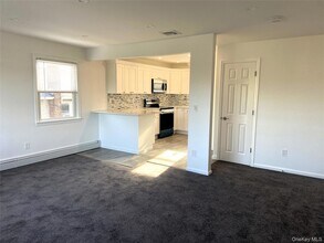 473 Franklin Blvd, Unit Upper in Long Beach, NY - Building Photo - Building Photo