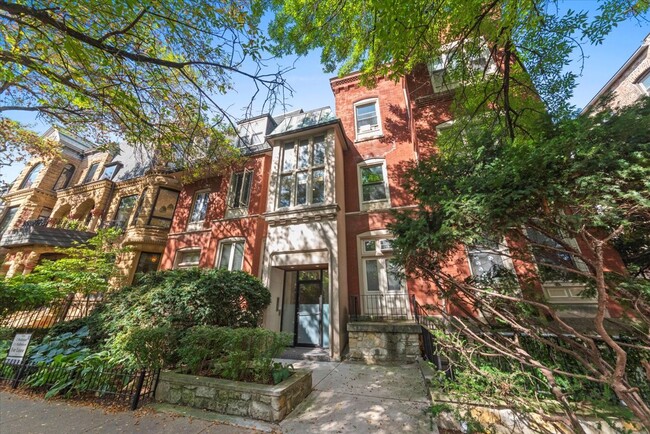 property at 535 W Belden Ave