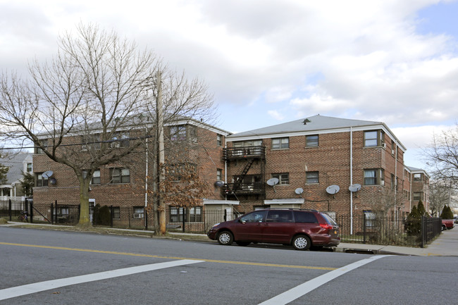 21703-21709 Hillside Ave in Queens Village, NY - Building Photo - Building Photo