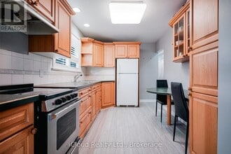 8 Chandler Dr in Toronto, ON - Building Photo - Building Photo