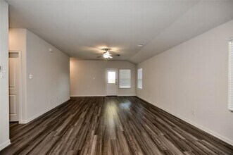 7311 Vlg Fls Ln in Royse City, TX - Foto de edificio - Building Photo