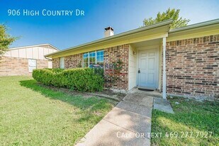 906 High Country Dr in Garland, TX - Building Photo