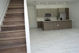 4218 NE 7th Terrace in Oakland Park, FL - Building Photo - Building Photo