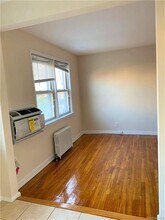 21-06 Steinway St, Unit 3 in Queens, NY - Building Photo - Building Photo