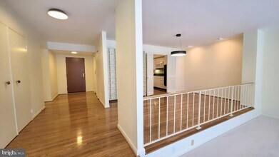 4960 Sentinel Dr in Bethesda, MD - Building Photo - Building Photo