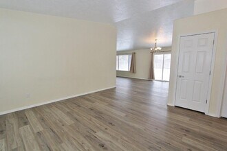 12038 W Dickens Dr in Boise, ID - Building Photo - Building Photo