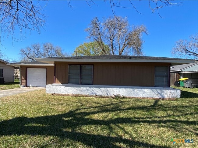 property at 4901 Evergreen Ln