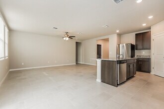 38955 Harlow Rose Dr in Zephyrhills, FL - Building Photo - Building Photo