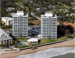 The Villages Spires in Vero Beach, FL - Foto de edificio