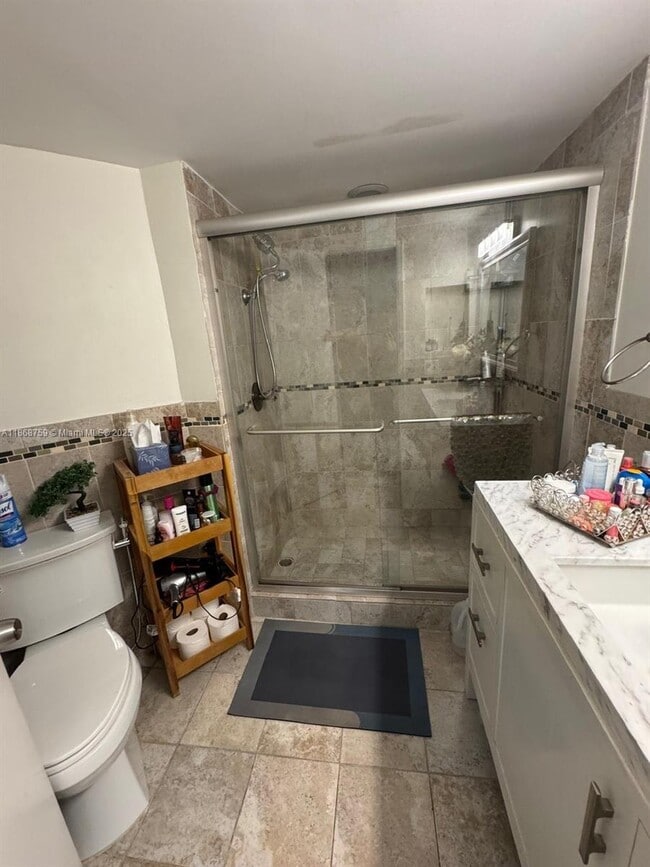 10245 NW 9th St Cir in Miami, FL - Building Photo - Building Photo