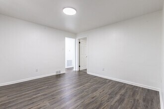 182 W Warrington Ave-Unit -Apt 2 in Pittsburgh, PA - Foto de edificio - Building Photo