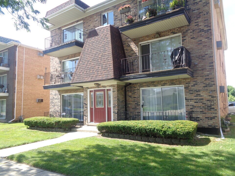 6131 Marshall Ave in Chicago Ridge, IL - Building Photo