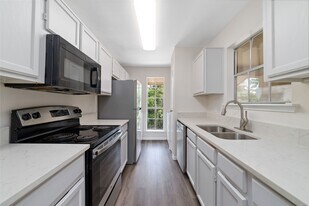 3770 Lovers Wood Ln in Houston, TX - Building Photo