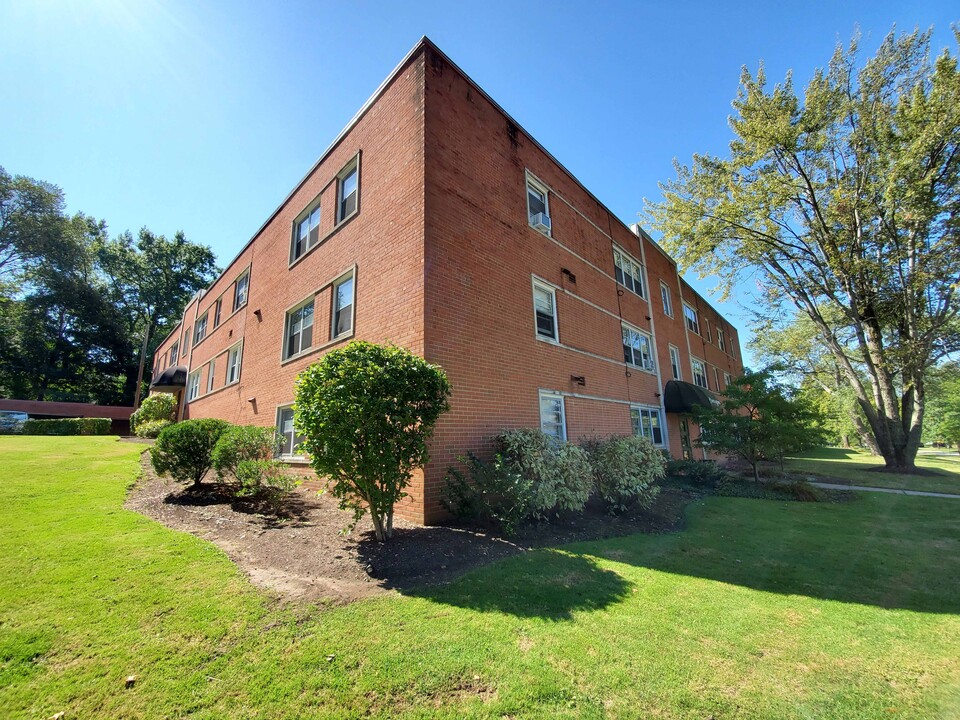 Mornington Apartments in Cleveland, OH - Building Photo