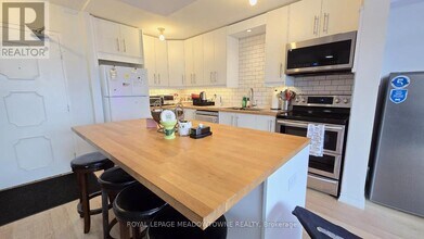 1964 Main St W in Hamilton, ON - Building Photo - Building Photo