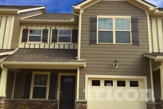 1093 Neeleys Bend E in Spring Hill, TN - Building Photo - Building Photo