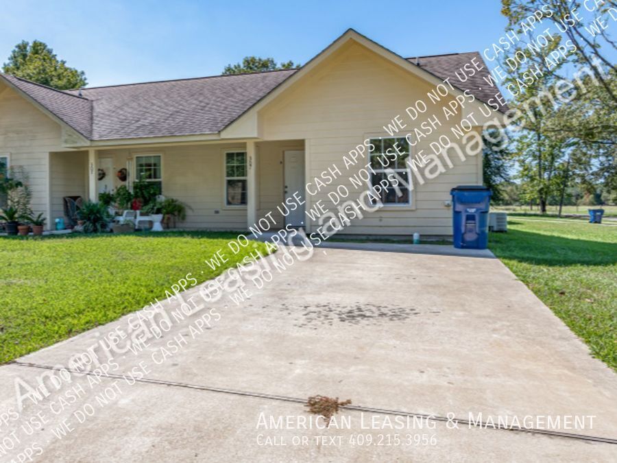 307 W Franklin St in Huntington, TX - Building Photo