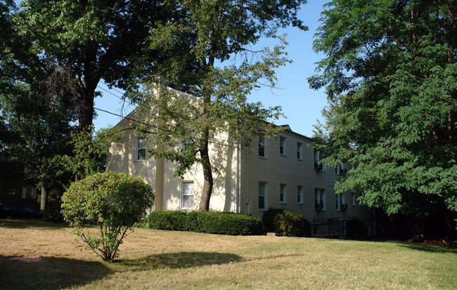 5701 10th Rd N in Arlington, VA - Foto de edificio - Building Photo