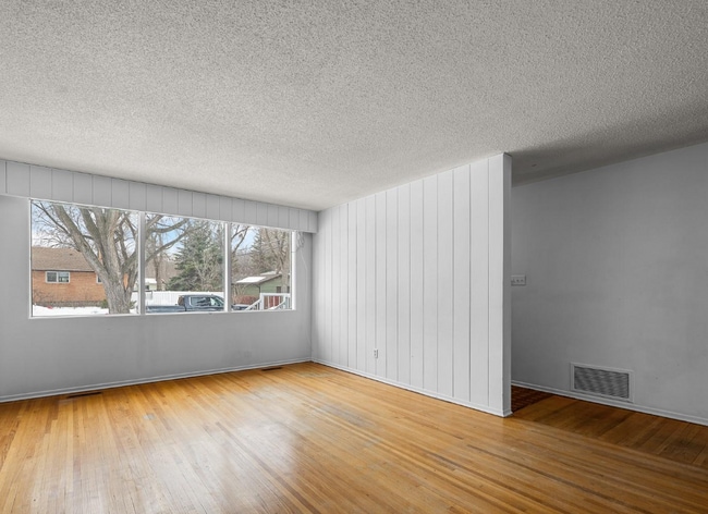 92 Flamingo Crescent in Regina, SK - Building Photo - Building Photo